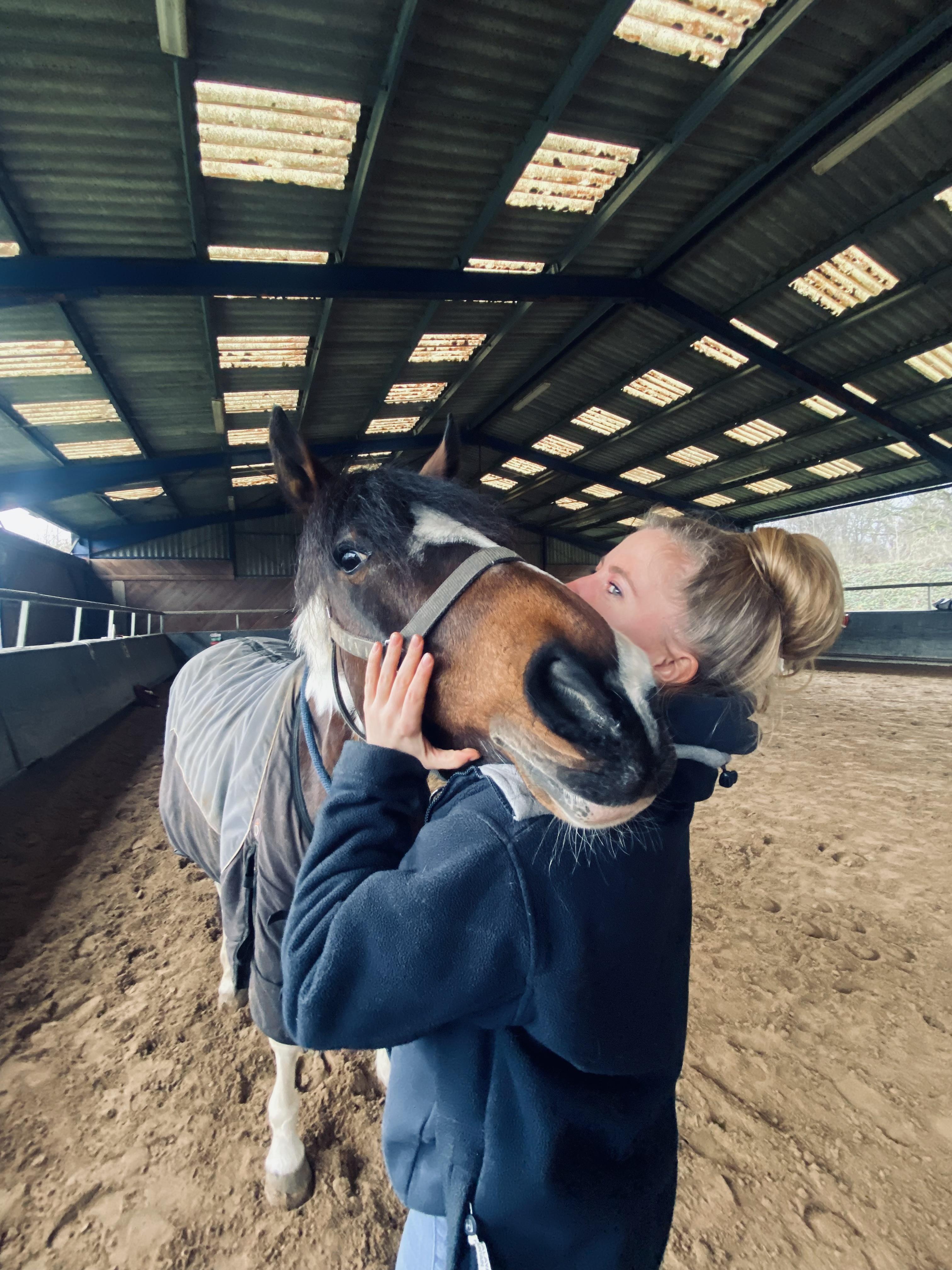 Coralane Daniel avec un cheval
